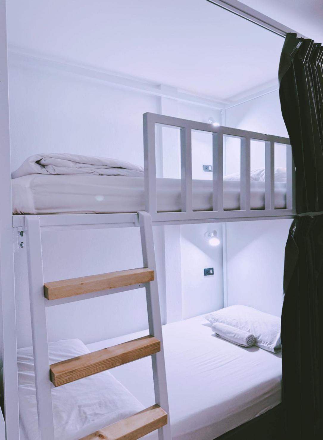 Zleepinezz Hostel Phra Nakhon Si Ayutthaya Esterno foto