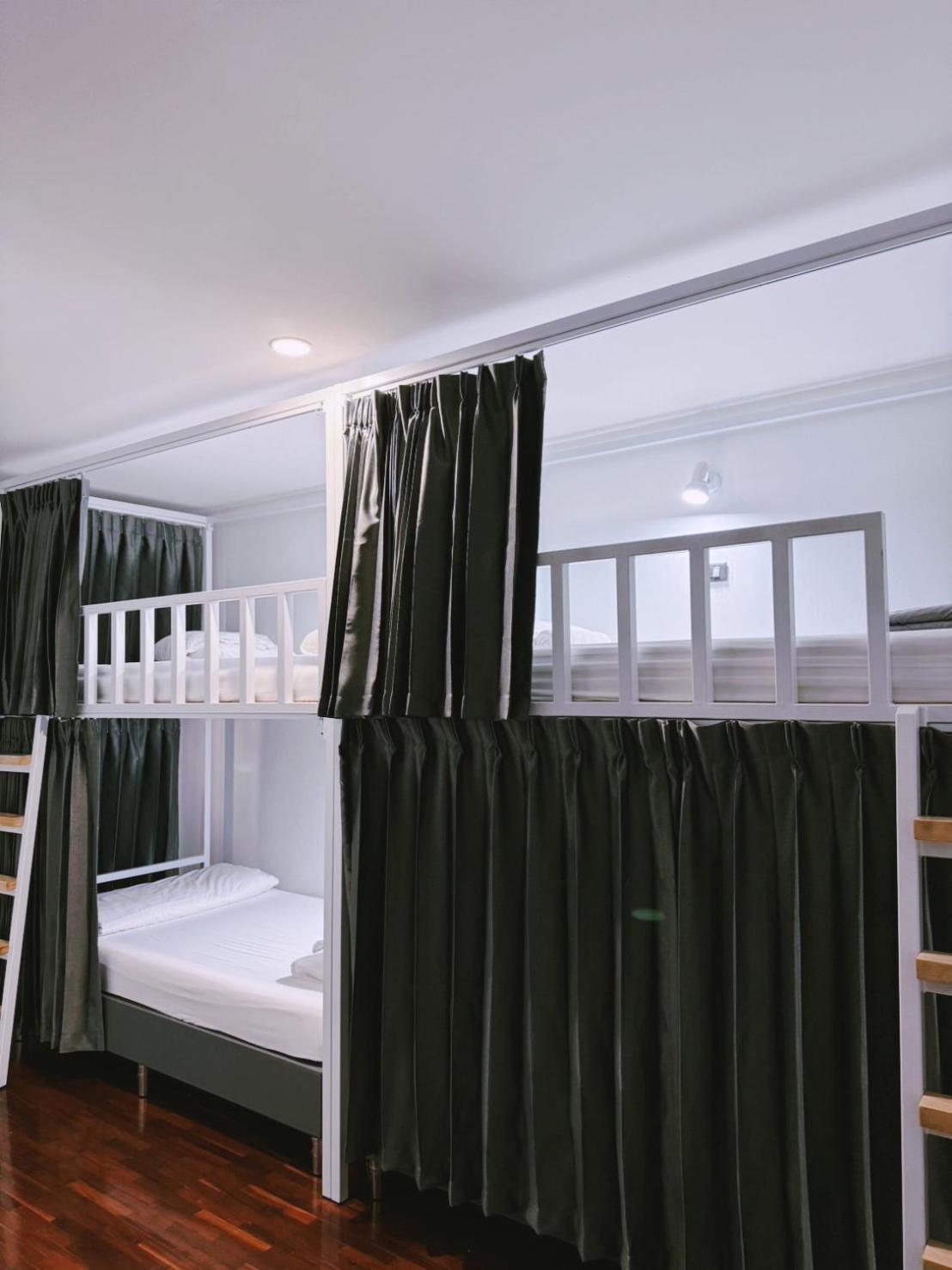 Zleepinezz Hostel Phra Nakhon Si Ayutthaya Esterno foto