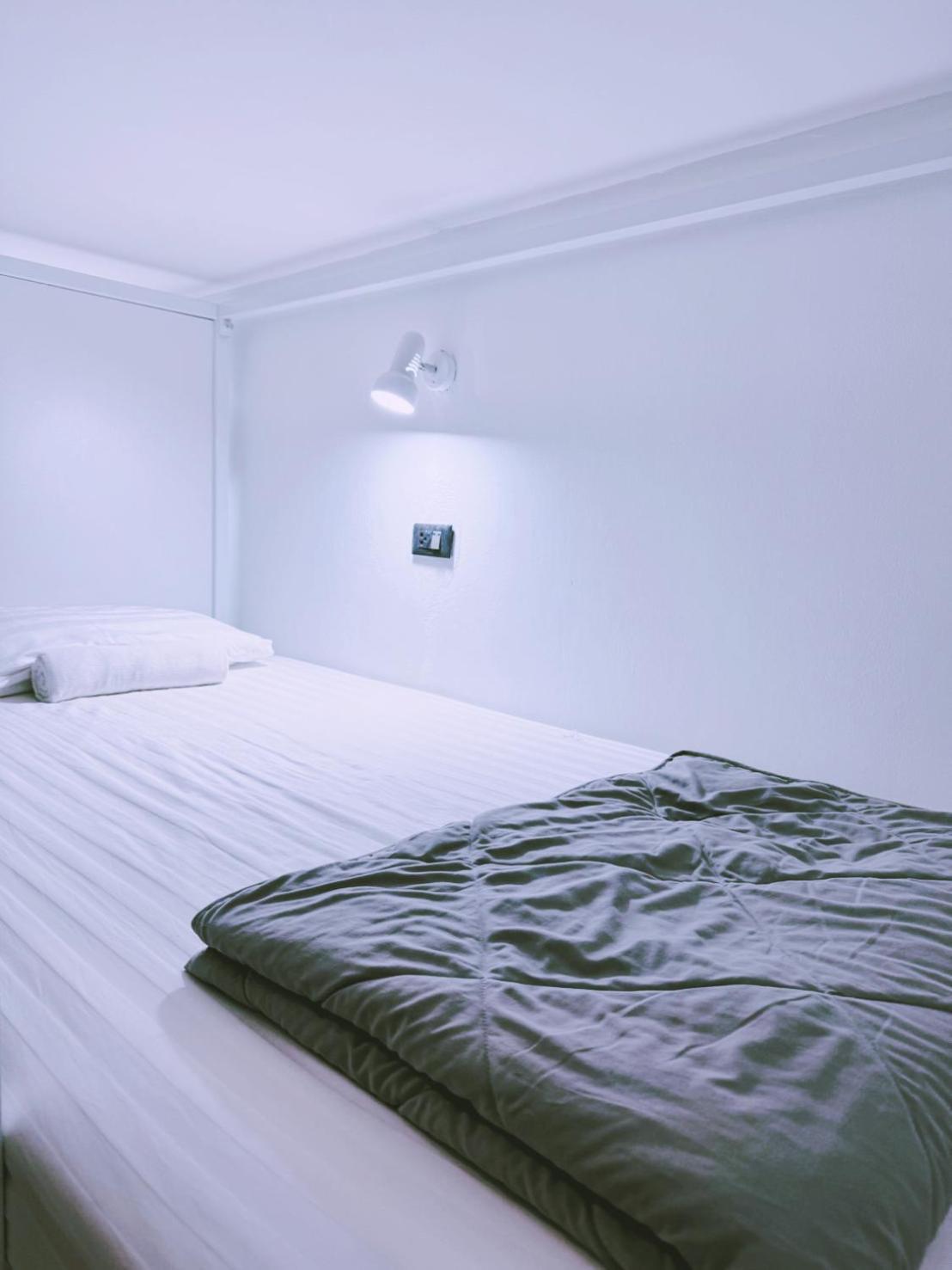 Zleepinezz Hostel Phra Nakhon Si Ayutthaya Esterno foto